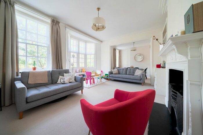 3 Bedroom Flat To Rent In Coleherne Court, The Little Boltons, London, SW5