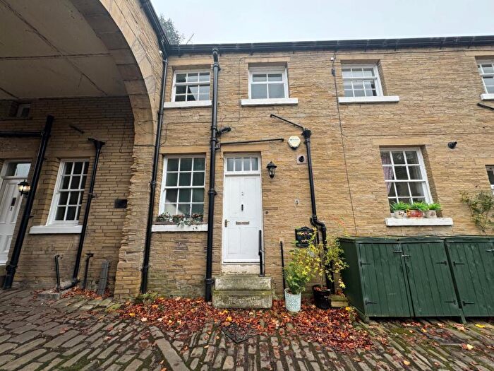 2 Bedroom House To Rent In Victoria Terrace, Shipley, West Yorkshire, BD18