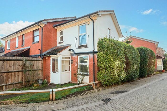 2 Bedroom End Of Terrace House For Sale In Greenland Mews, SE8