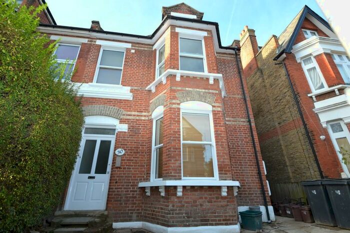 2 Bedroom Apartment To Rent In Surbiton, KT5