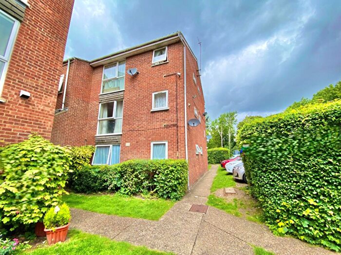 Studio For Sale In Shurland Avenue, East Barnet, EN4