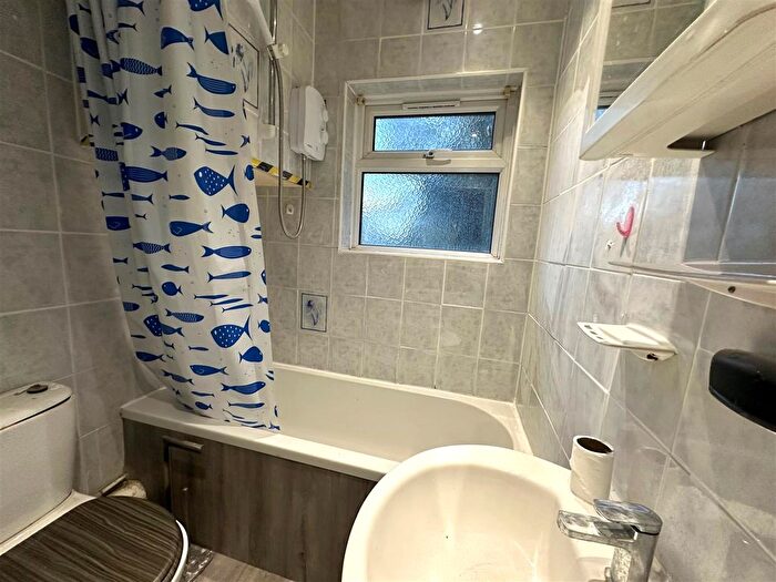 1 Bedroom Flat To Rent In Durban Road, Watford, WD18