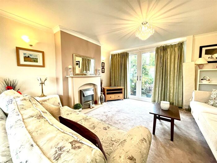 3 Bedroom Semi-Detached House To Rent In Arncliffe Drive, Barnsley, S70