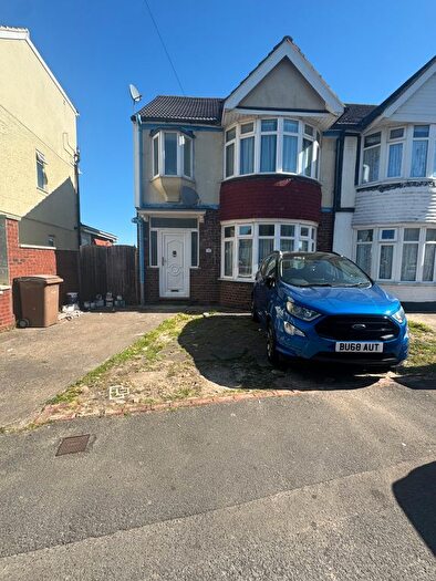 3 Bedroom Semi Detached House To Rent In Newark Road, Luton, LU4