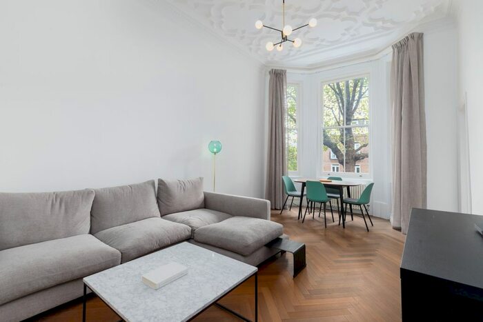 2 Bedroom Flat To Rent In Sloane Gardens, London, SW1W