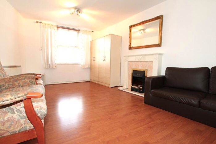 2 Bedroom Apartment To Rent In Chamberlayne Ave, Wembley, HA9