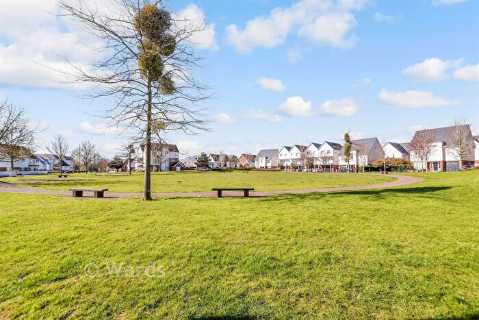2 Bedroom Flat For Sale In Poynder Drive, Holborough Lakes, Kent, ME6