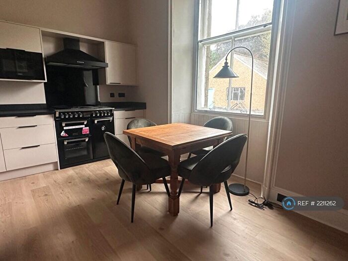 3 Bedroom Flat To Rent In Panmure Terrace, Dundee, DD3
