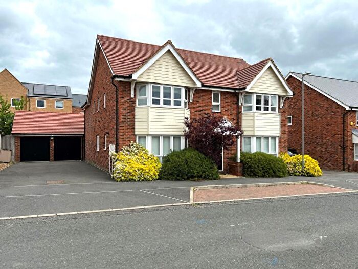 5 Bedroom Detached House To Rent In Pembroke Lane, Whitehouse Park, MK8