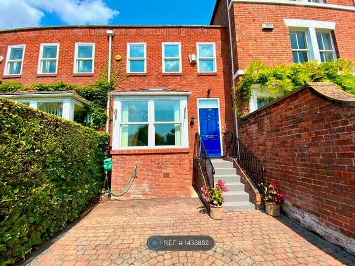 2 Bedroom Terraced House To Rent In The Groves, Chester, CH1