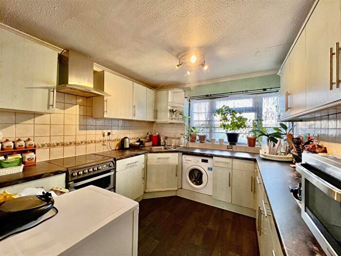 3 Bedroom Terraced House To Rent In Midsummer Avenue, Hounslow, TW4