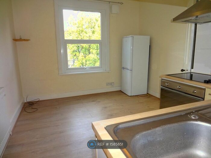 2 Bedroom Flat To Rent In Lea Bridge Road, London, E10