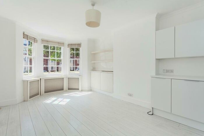 2 Bedroom Flat To Rent In Upper Street London, N1
