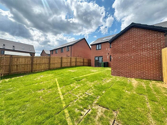 3 Bedroom Detached House To Rent In Hickory Mews, Morley, Leeds, LS27