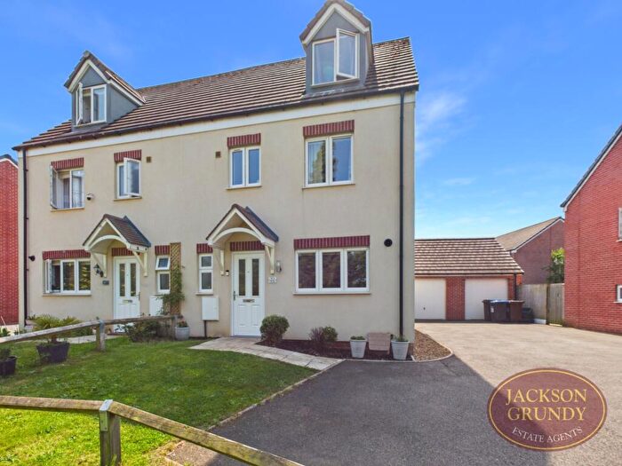 4 Bedroom Semi-Detached House For Sale In Shaw Close, Kingsthorpe, NN2