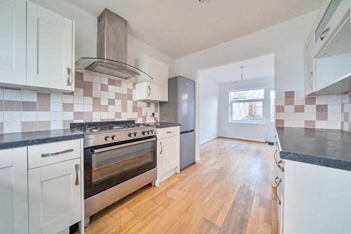 3 Bedroom Detached House To Rent In Little Dimocks, London, SW12