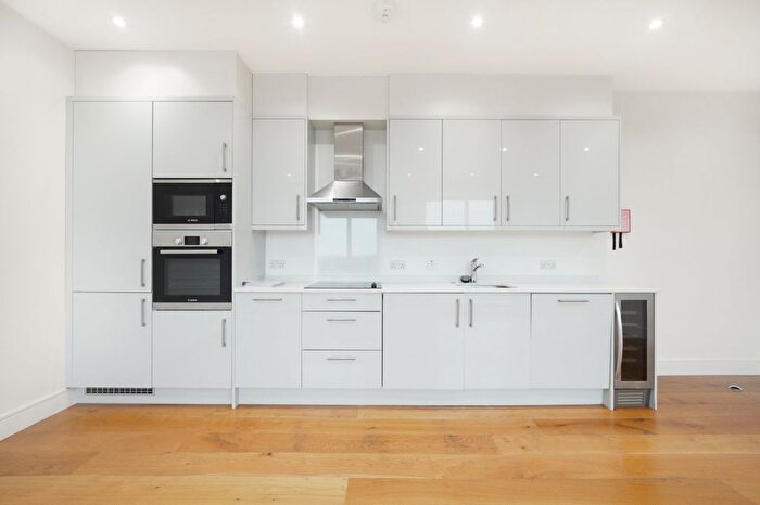 1 Bedroom Flat To Rent In Park Avenue, Bushey, WD23