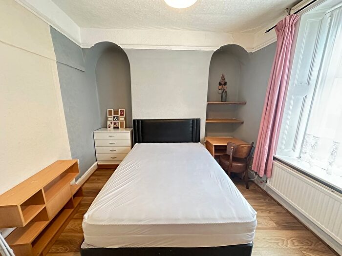 3 Bedroom Terraced House To Rent In Oxford Street, Swansea, SA1