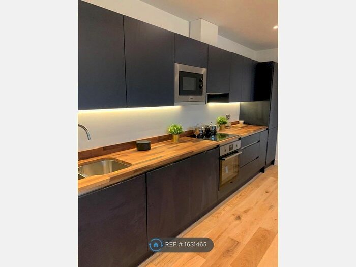 2 Bedroom Flat To Rent In Kendrick House, Newbury, RG14