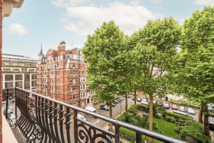 4 Bedroom Flat To Rent In Iverna Court, London, W8