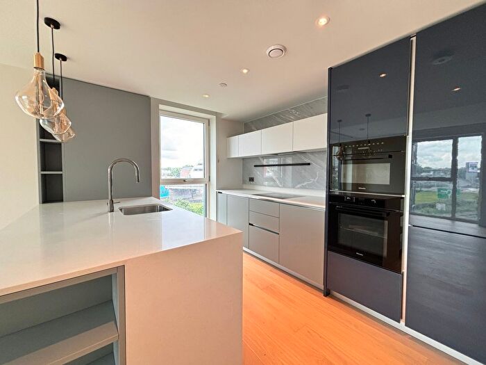 1 Bedroom Flat To Rent In Reflection Apartments, Cascade Way, W12