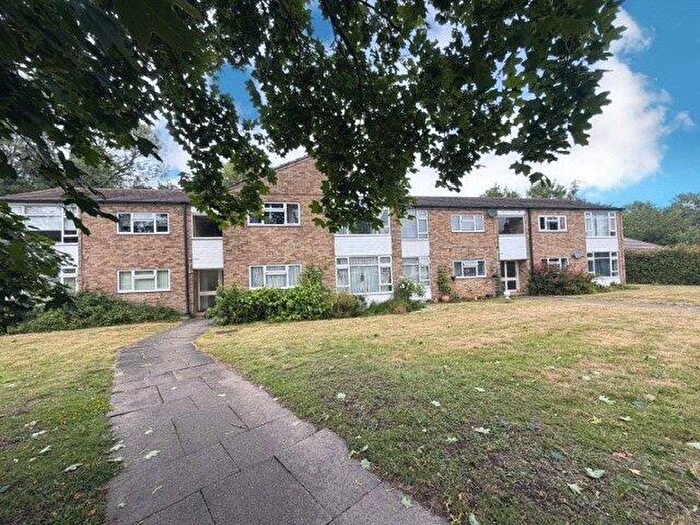 1 Bedroom Apartment For Sale In Edenside Road, Bookham, Bookham, KT23
