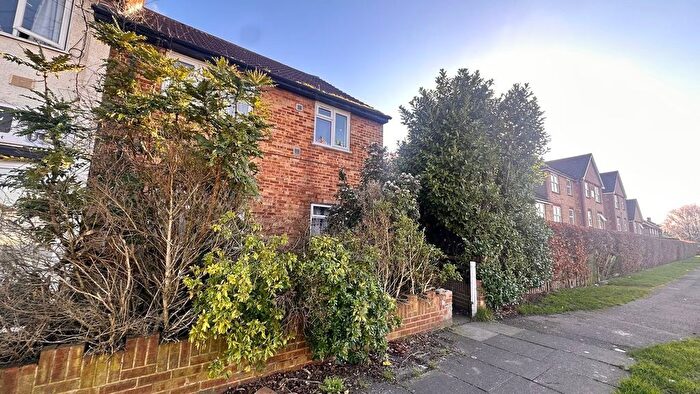 2 Bedroom Maisonette For Sale In Staines Road, Feltham, TW14