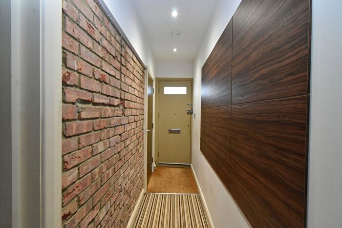 5 Bedroom Flat To Rent In London, W4