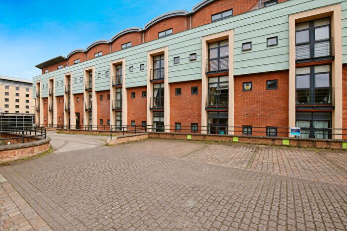 2 Bedroom Apartment To Rent In Curzon Place, Gateshead Quayside, NE8
