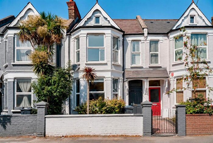 2 Bedroom Flat For Sale In Radcliffe Avenue, Kensal Rise, NW10
