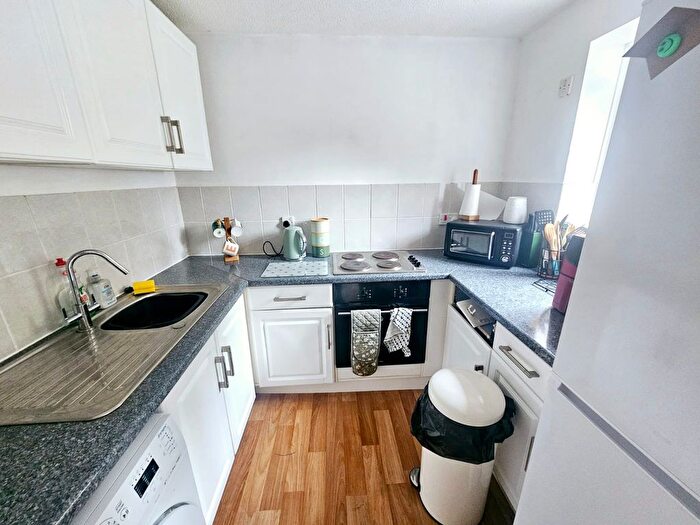 2 Bedroom Flat To Rent In Hill Lane, Southampton, SO15