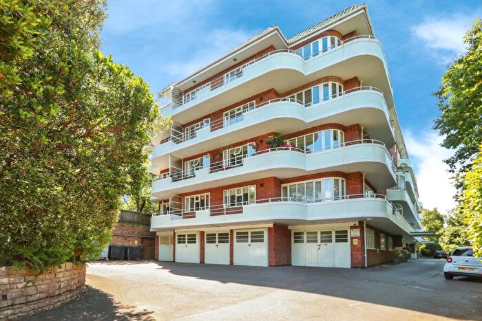 2 Bedroom Flat For Sale In West Cliff Road, West Cliff, Bournemouth, Dorset, BH2
