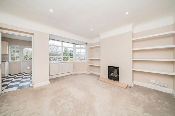 2 Bedroom Maisonette To Rent In Vale Crescent, Wimbledon, SW15