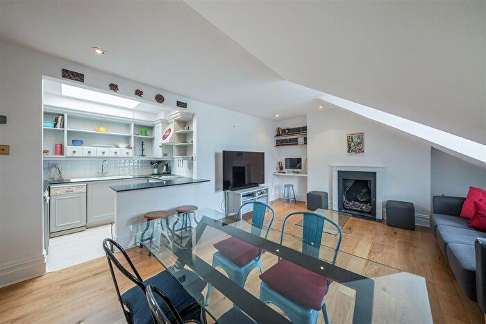 1 Bedroom Flat For Sale In Cheyne Row, Chelsea, SW3