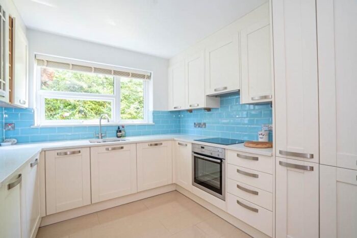2 Bedroom Flat To Rent In Hardwick Green, Ealing, W13