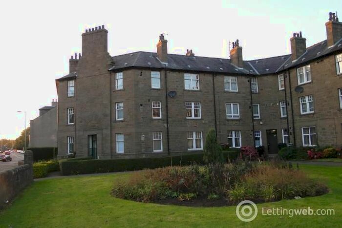2 Bedroom Flat To Rent In Queen Street, Broughty Ferry, Dundee, DD5