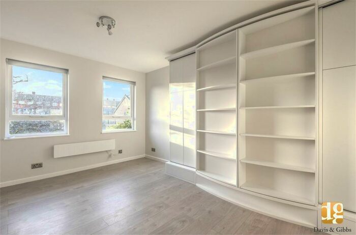 Flat To Rent In Westcott Road, Kennington, London, SE17