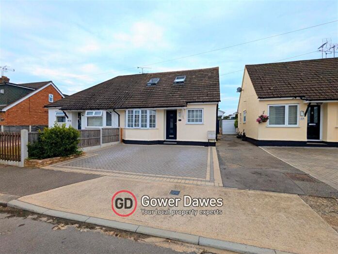 3 Bedroom Bungalow For Sale In Louisa Avenue, Benfleet, SS7