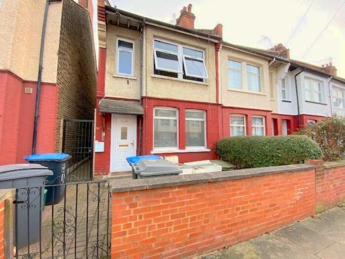 2 Bedroom Maisonette To Rent In Ilex Road, Willesden, London NW10