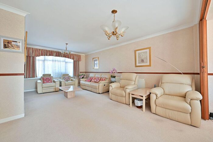 5 Bedroom Detached House For Sale In Doncaster Drive, Northolt, UB5