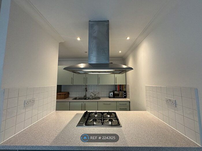 2 Bedroom Flat To Rent In Cheshire Street, London, E2