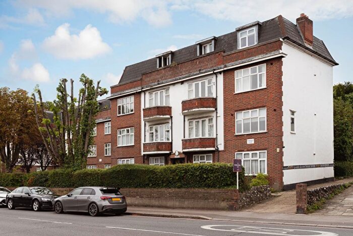 2 Bedroom Flat To Rent In Weihurst Court, Sutton, SM1