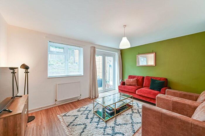 3 Bedroom Terraced House To Rent In Revell Rise, Plumstead, London, SE18