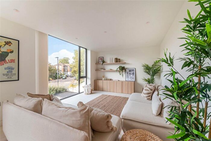 2 Bedroom Apartment To Rent In Oval Road, Camden, NW1