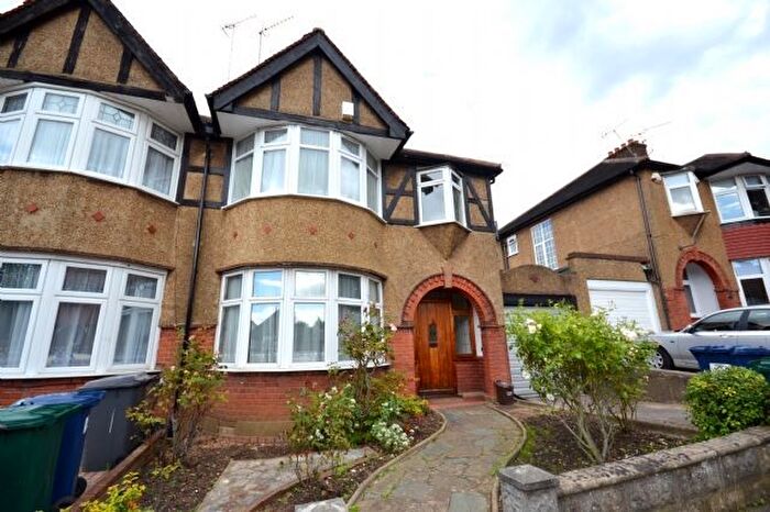 3 Bedroom Semi-Detached House To Rent In Essex Park, London, N3