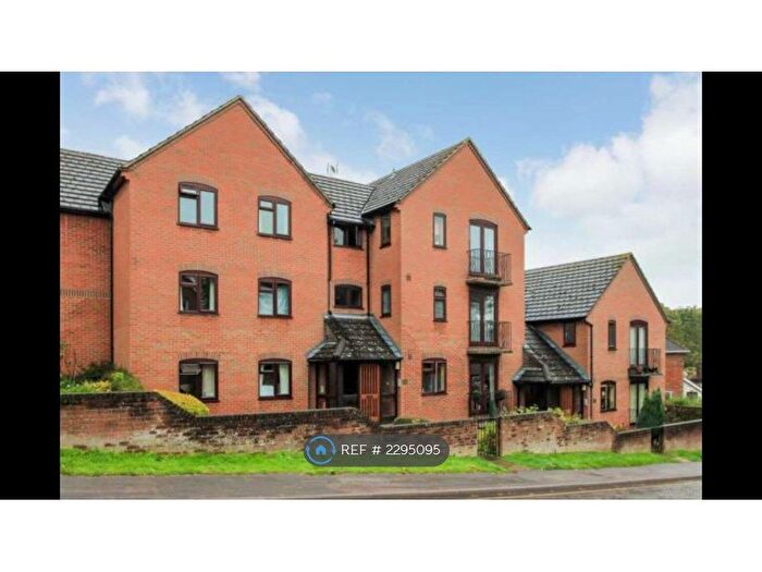 2 Bedroom Flat To Rent In Western Road, Tring, HP23