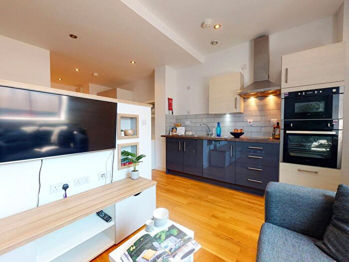 Apartment To Rent In Apt, Crown Residence #, LS1