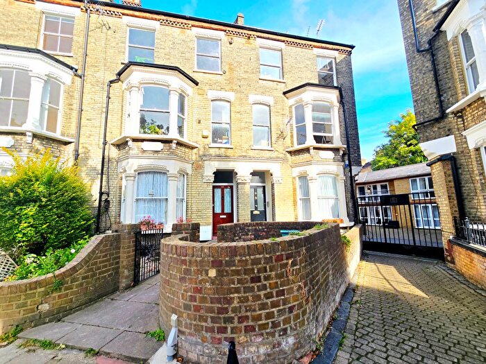 2 Bedroom Flat To Rent In Tabley, London, N7