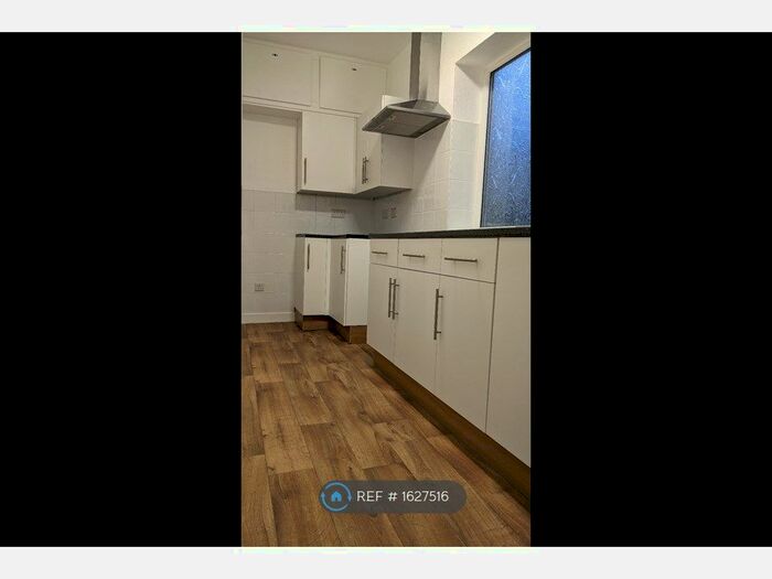 2 Bedroom Flat To Rent In Malvern Court, Southport, PR8