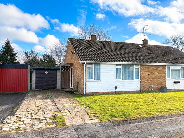 2 Bedroom Bungalow For Sale In Stoneham Close, Tilehurst, Reading, Berkshire, RG30